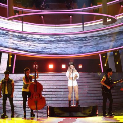 Lucía Gil se pone el sombrero en su imitación a Miley Cirus en 'Tu cara me suena 6'