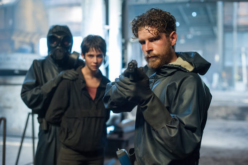 Álvaro Cervantes y Alba Galocha en 'La zona'