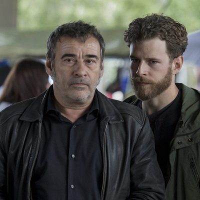 Eduard Fernández y Álvaro Cervantes en la serie de Movistar+, 'La zona'