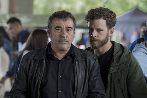 Eduard Fernández y Álvaro Cervantes en la serie de Movistar+, 'La zona'