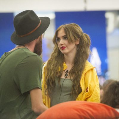 Carlota y José María durante la cuarta gala de 'GH Revolution'