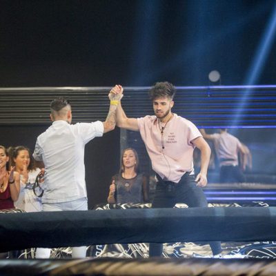 Carlos y Rubén celebran su victoria en la prueba de la cuarta gala de 'GH Revolution'