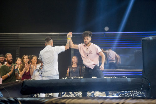 Carlos y Rubén celebran su victoria en la prueba de la cuarta gala de 'GH Revolution'