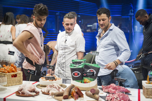 Rubén, Carlos y MIguel decidiendo qué recompensa coger en 'GH Revolution'