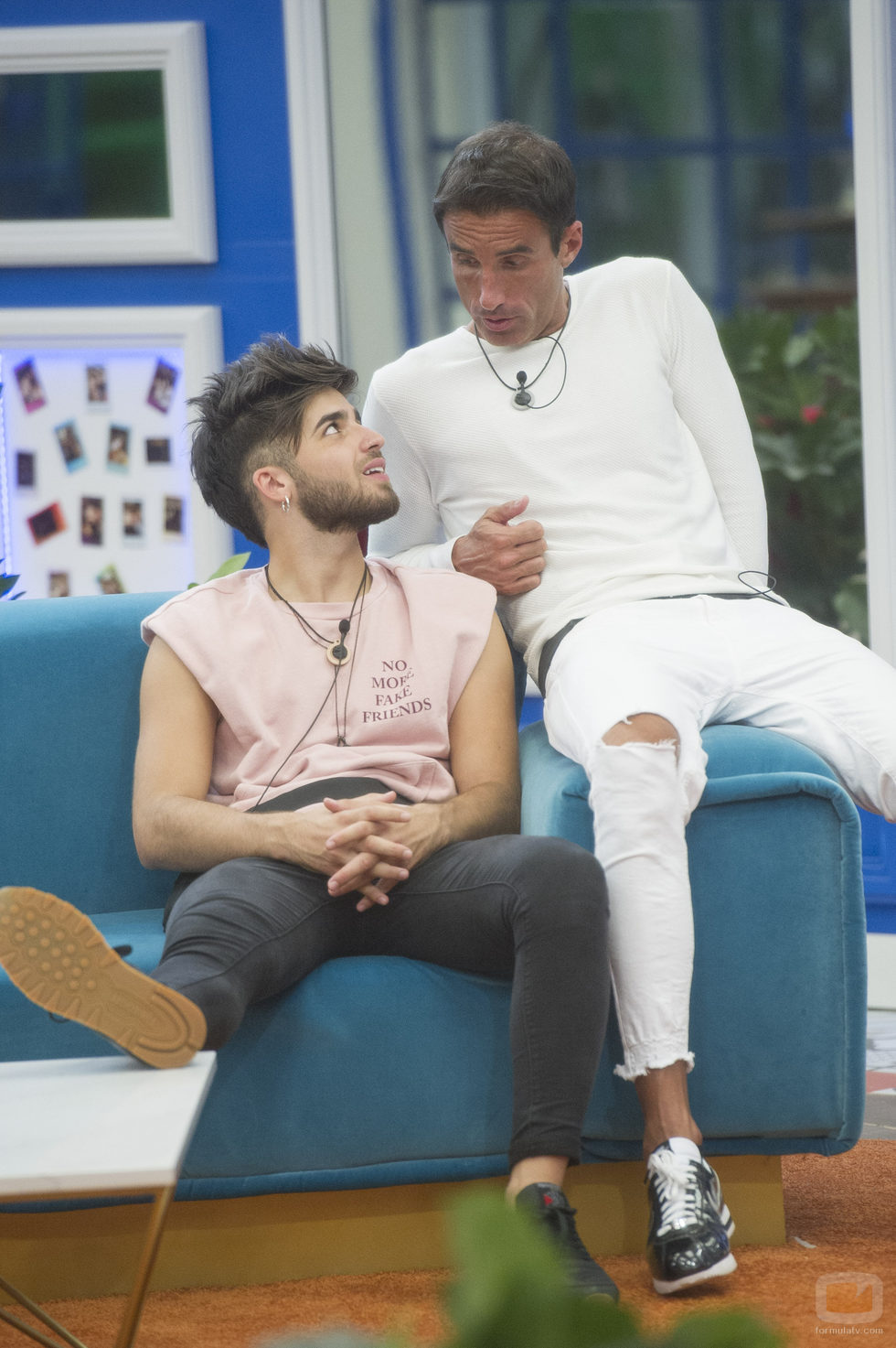 Rubén y Hugo, esperan en el salón de 'GH Revolution'