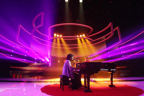 Pepa Aniorte cantando "Killing me softly" como Roberta Flack en 'Tu cara me suena'