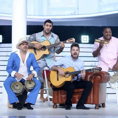 David Amor cantando "Desde que estamos juntos" como Melendi en 'Tu cara me suena'