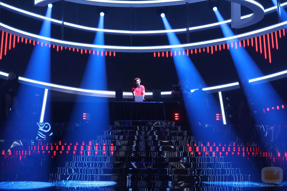 Miquel Fernández interpreta a Charlie Puth con "Attention" en 'Tu cara me suena'