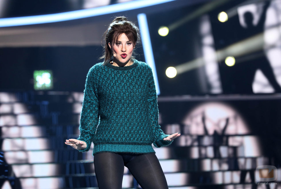 Lucía Gil interpreta a Rocío Durcal con "Tengo 17 años" en 'Tu cara me suena'