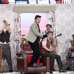 Raúl Pérez cantando "Our House" como Madness en 'Tu cara me suena'