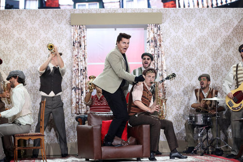 Raúl Pérez cantando "Our House" como Madness en 'Tu cara me suena'