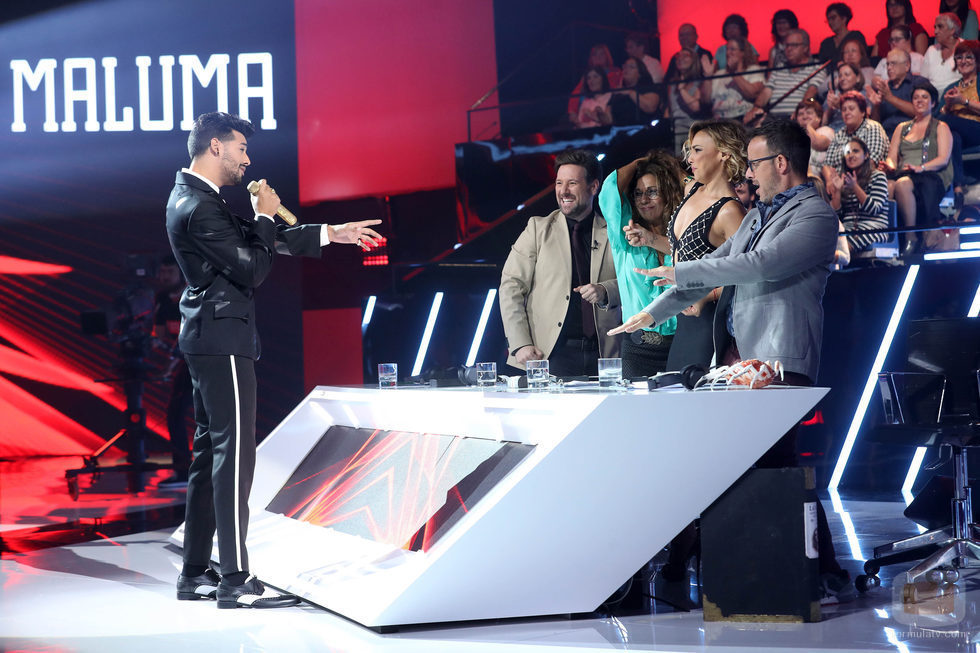 Jorge González cantando "Felices los cuatro" como Maluma en 'Tu cara me suena'
