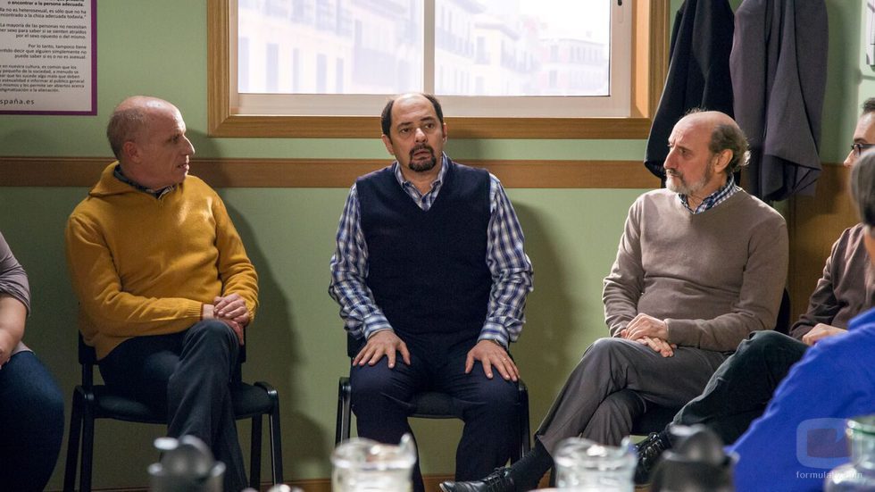 Antonio Recio y Enrique Pastor, juntos en una reunión de asexuales en 'La que se avecina'