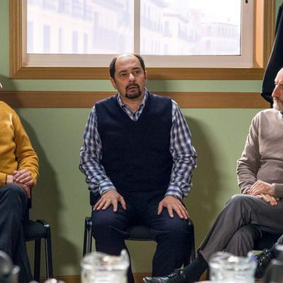 Antonio Recio y Enrique Pastor, juntos en una reunión de asexuales en 'La que se avecina'