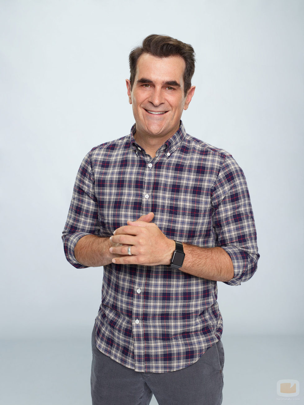 Ty Burrell, protagonista de 'Modern Family' posando para la promoción de la novena temporada