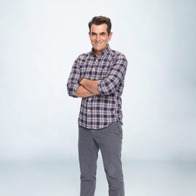 Ty Burrel, el protagonista de 'Modern Family', posando para la promoción de la novena temporada en el estudio