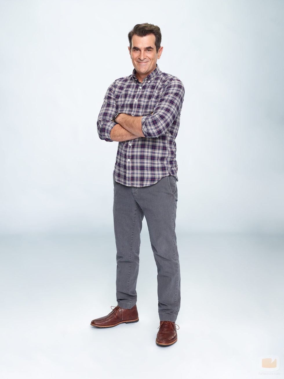 Ty Burrel, el protagonista de 'Modern Family', posando para la promoción de la novena temporada en el estudio