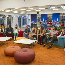 Los concursantes de 'GH Revolution' esperando el comienzo de la gala 5