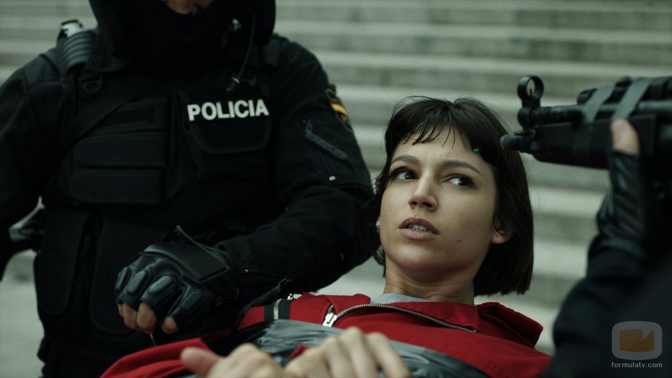 Tokio es arrinconada por la policía en el 1x10 de 'La Casa de Papel'