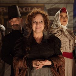 José Troncoso, Norma Ruiz y Eva Manjón en el episodio 32 de 'El Ministerio del Tiempo'