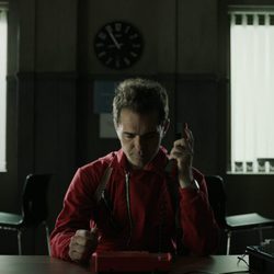 Berlín usa el teléfono rojo en 'La Casa de Papel'