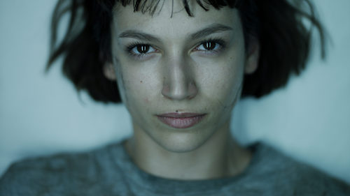 Tokio mira desafiante a la cámara en 'La Casa de Papel'