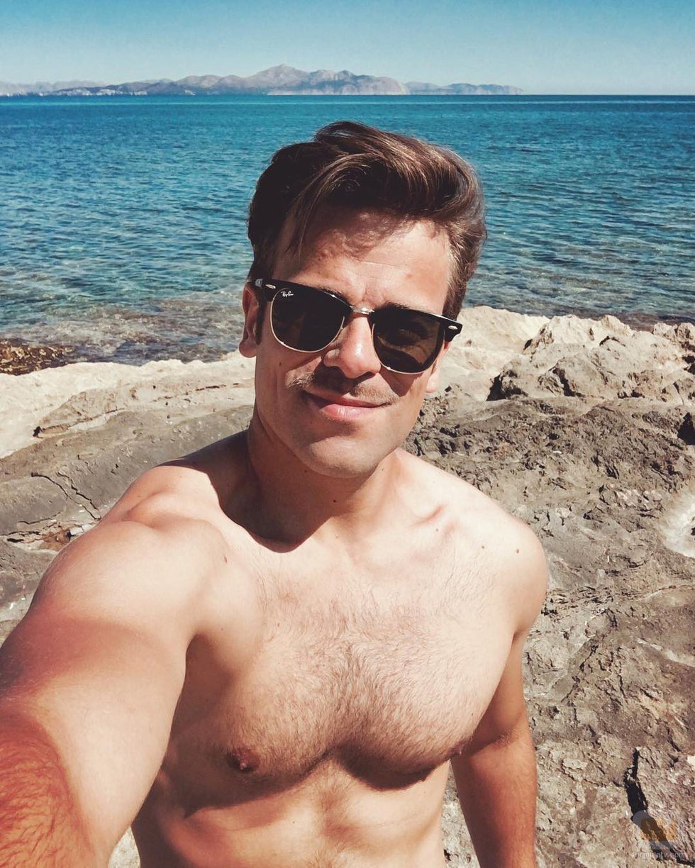 Ricky Merino, concursante de 'OT 2017', se saca un selfie desnudo con gafas de sol