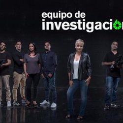 Gloria Serra junto a los reporteros de 'Equipo de investigación'