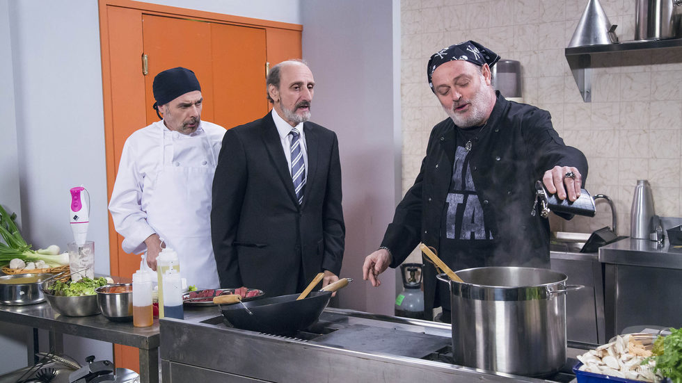 Pablo Carbonell encarna a un prestigioso chef en el restaurante de Antonio y Enrique en el capítulo 10x03 de  'La que se avecina'