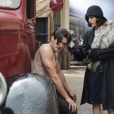 Lidia mira a Francisco en 'Las chicas del cable'