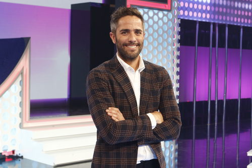 El presentador Roberto Leal en el plató de 'OT 2017'