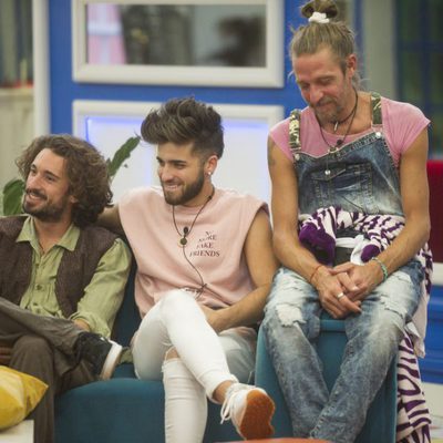 Rubén, Christian y Maico esperan en el sofá en la gala 6 de 'GH Revolution'