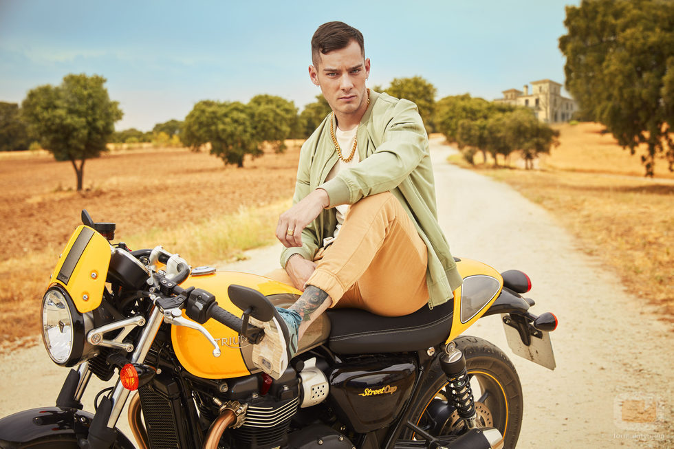 Joel Bosqued en la moto como Manuel en 'El accidente'