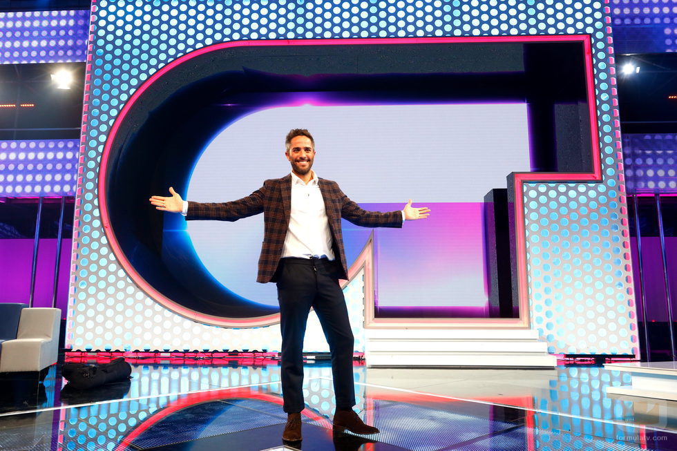 Roberto Leal ante el logo de 'OT 2017'