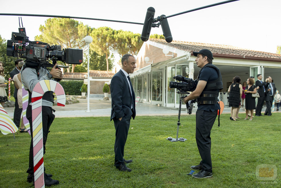 Javier Gutiérrez y el equipo de rodaje en 'Vergüenza'