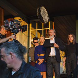 José Coronado, Pilar Castro, Álex Monner y Giulia Charm, rodando 'Vivir sin permiso'