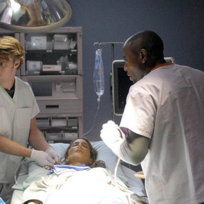 Omar Epps con una paciente en House