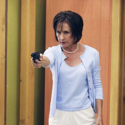 Carolyn Bigsby con una pistola en 'Bang'