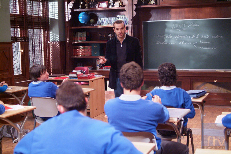 Luis Merlo es Héctor de la Vega en la serie 'El internado'