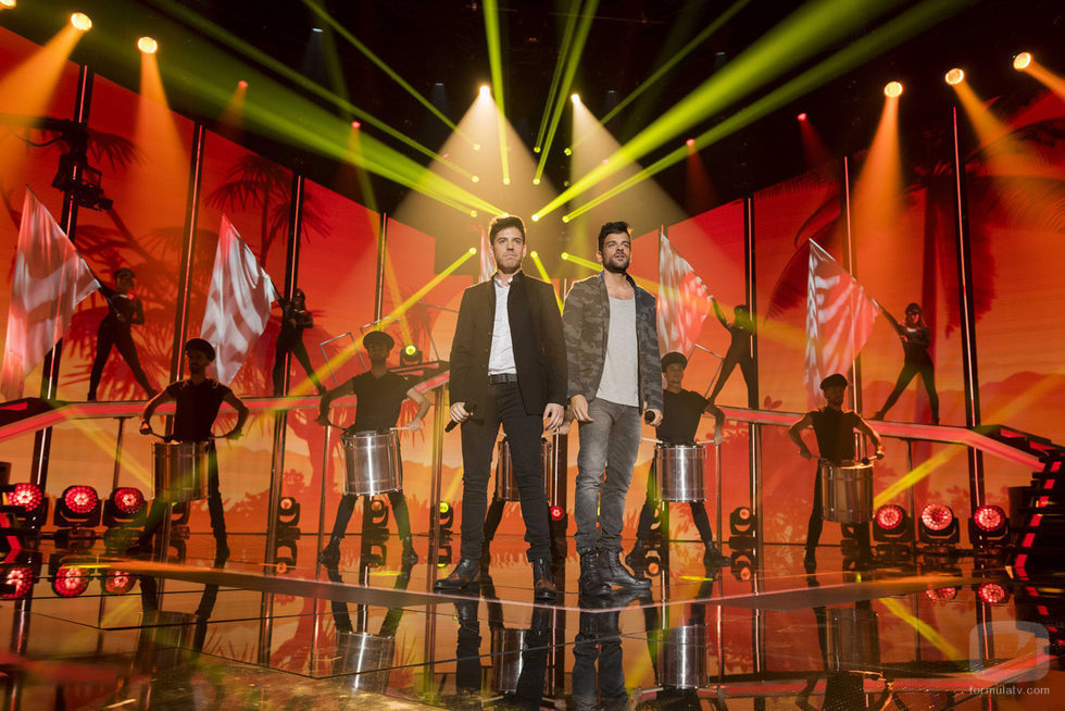 Roi Méndez y Ricky Merino cantan "Tu enemigo" en la gala 1 de 'OT 2017'