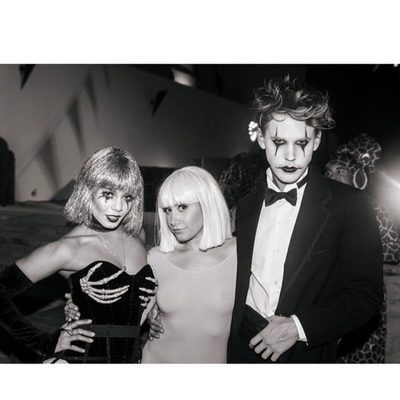 Vanessa Hudgens, Ashley Tisdale y Austin Butler en Halloween 2017
