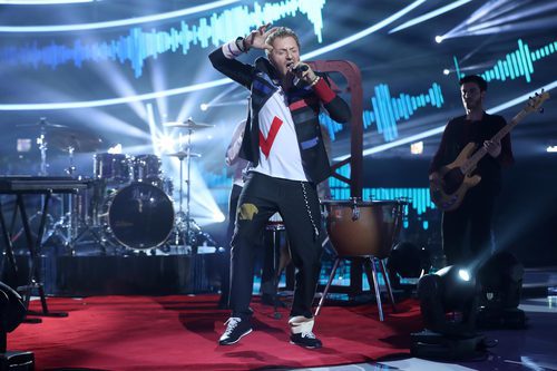 Raúl Pérez es Chris Martin de Coldplay en la gala 6 de 'Tu cara me suena 6'