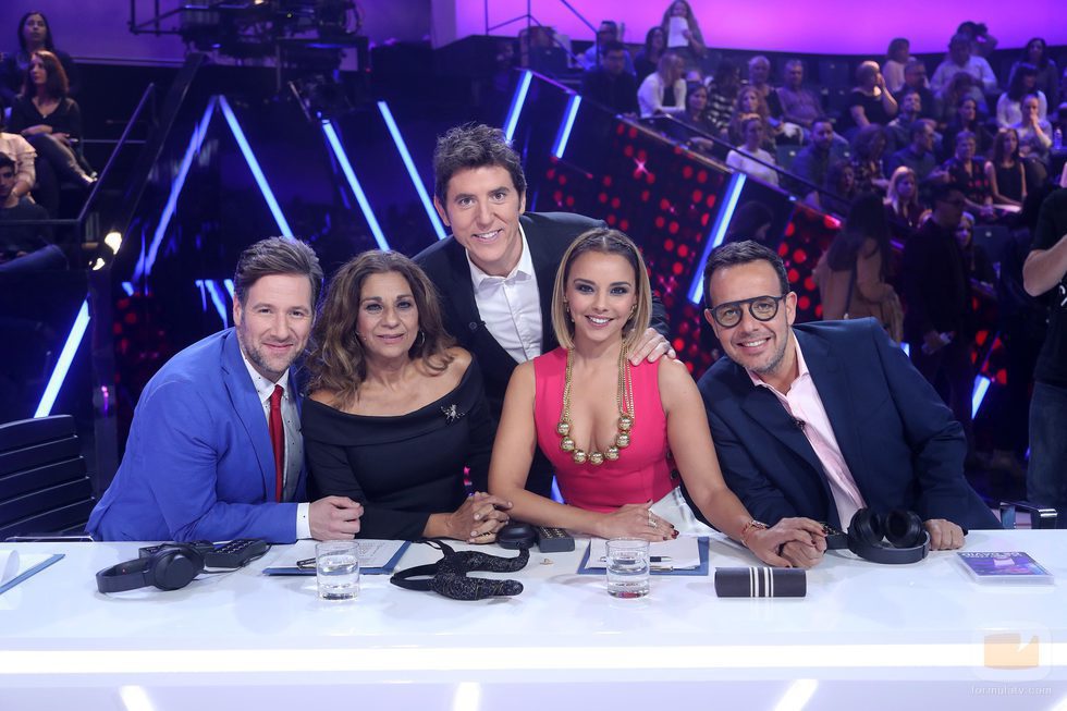 Jurado y presentador en la gala 7 de 'Tu cara me suena'