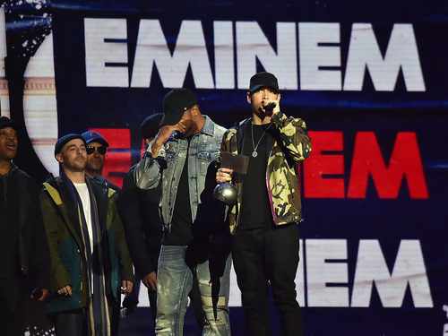 Eminen recoge su premio en los MTV EMAs 2017