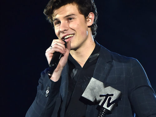 Shawn Mendes habla en los MTv EMAs 2017