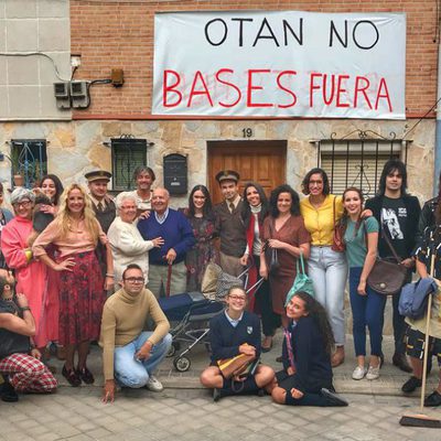 Ana Pastor posa junto a los actores que protagonizan el anuncio de '¿Dónde estabas entonces?'