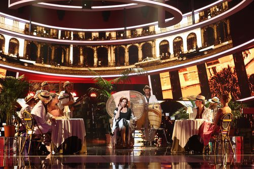 Diana Navarro imita a Gloria Estefan en la Gala 8 de 'Tu cara me suena'