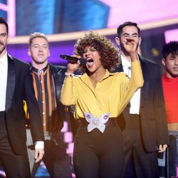 Lucía Gil se convierte en Whitney Houston en la Gala 8 de 'Tu cara me suena'
