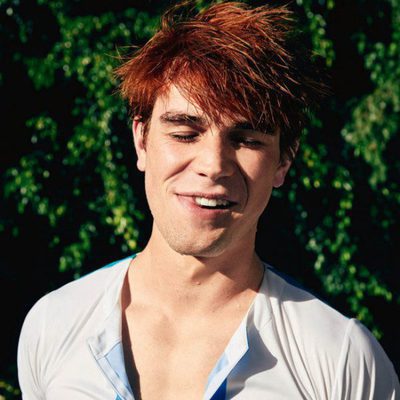 K.J Apa posa muy sexy para GQ