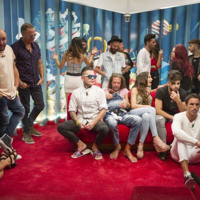 Los concursantes junto a Kiko Rivera y Carlos Lozano en la 7ª gala de 'GH Revolution'